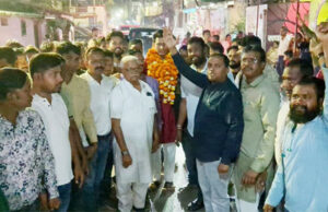 स्टेशन पारा में विधायक देवेन्द्र यादव का जोरदार स्वागत : आसिफ अली