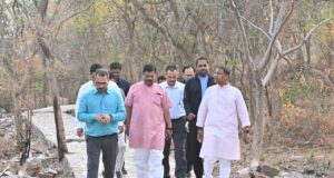 वनमंत्री श्री केदार कश्यप ने ठेमली आईलैंड का किया निरीक्षण