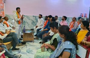 मडोदा पुरैना मंडल भाजपा की बैठक में स्थानीय मुद्दों को मुखरता से उठाने का निर्णय, संगठन कि मजबूती और लाभार्थियों से निरंतर संपर्क में रहने मंडल प्रभारी दिनेश देवांगन ने किया आव्हान