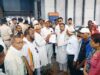अधूरे अंडरब्रिज पर कांग्रेस नेता आसिफ का आंदोलन, रेलवे प्रशासन ने कार्य प्रारंभ करने का लिखित आश्वासन दिया