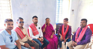 अपहरण की घटना के बाद पद्मश्री फुलबासन यादव से जोहार छत्तीसगढ़ पार्टी के नेताओं ने की मुलाकात