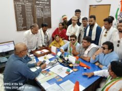 बिजली कटौती और अव्यवस्था के खिलाफ कांग्रेस का हल्लाबोल, डेढ़ घंटे तक बिजली कार्यालय का घेराव