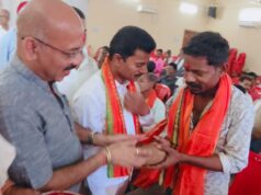 अंतर्राष्ट्रीय मजदूर दिवस पर भाजपा झुग्गी-झोपड़ी प्रकोष्ठ ने किया श्रमिकों का सम्मान, वृद्ध मजदूर बैसाखू राम को मंच पर दिया स्थान