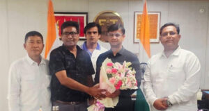 खेलो इंडिया के डिप्टी डायरेक्टर जनरल मयंक श्रीवास्तव से फिरोज अंसारी के साथ हॉकी इंडिया प्रतिनिधिमंडल ने मुलाकात की