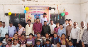डिलापहरी स्कूल में शाला प्रवेश उत्सव, तिलक लगाकर हुआ नवप्रवेशी बच्चों का स्वागत