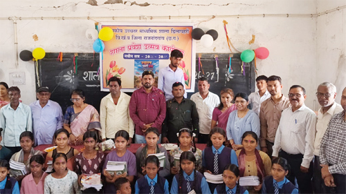 डिलापहरी स्कूल में शाला प्रवेश उत्सव, तिलक लगाकर हुआ नवप्रवेशी बच्चों का स्वागत