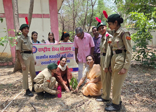 विश्व पर्यावरण दिवस पर पौधरोपण, रानीसागर की स्वच्छता में जुटी छात्राओं का सम्मान
