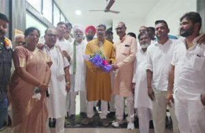 प्रदेश कांग्रेस महामंत्री शाहिद भाई के कार्यालय पहुंचे नेता प्रतिपक्ष महंत, कार्यकर्ताओं से की भेंट-मुलाकात