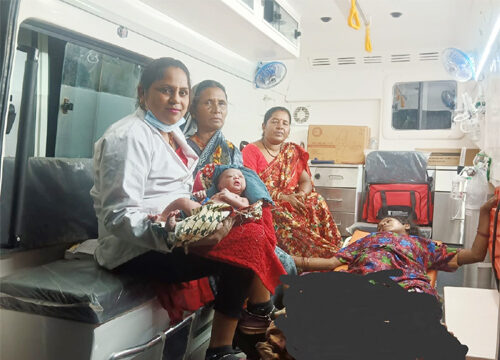 चलती 108 संजीवनी एक्सप्रेस में गूंजी किलकारी, ईएमटी और पायलट की सूझबूझ से सुरक्षित प्रसव