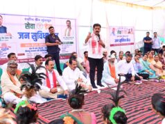 उप मुख्यमंत्री विजय शर्मा ने बोड़ागांव में ग्रामीणों के बीच चौपाल लगाकर किया संवाद