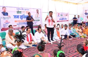उप मुख्यमंत्री विजय शर्मा ने बोड़ागांव में ग्रामीणों के बीच चौपाल लगाकर किया संवाद