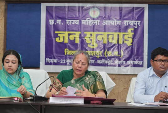 महिला आयोग की सुनवाई में कई मामलों का हुआ निराकरण, छह वर्ष से साथ रह रही महिला से विवाह कराने के निर्देश