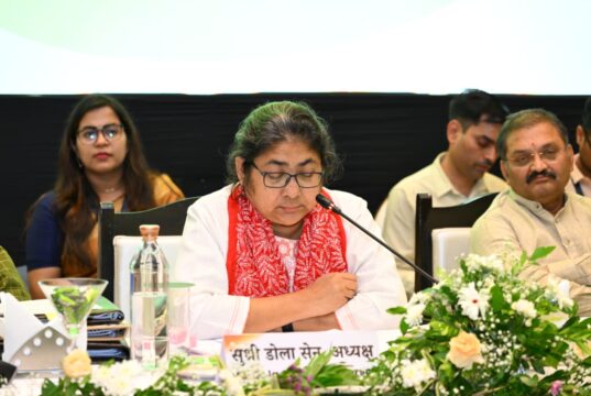 भारत-अमेरिका व्यापार संबंधों के मूल्यांकन पर राज्य शासन के वरिष्ठ अधिकारियों से संसदीय समिति की चर्चा
