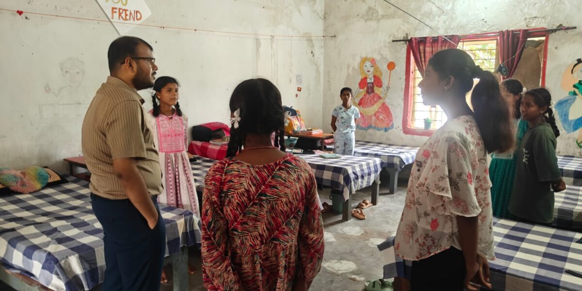 छात्रावासों में लापरवाही पर सख्त कार्रवाई, भृत्य और अधीक्षक निलंबित
