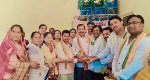 मड़ोदा में भाजपा झुग्गी झोपड़ी प्रकोष्ठ द्वारा ‘मन की बात’ कार्यक्रम का हुआ सामूहिक श्रवण, पद्मश्री राधेश्याम बारले सहित विभिन्न समाजसेवियों का किया गया सम्मान