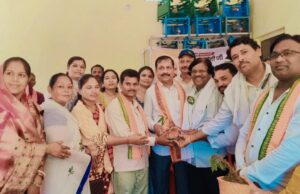 मड़ोदा में भाजपा झुग्गी झोपड़ी प्रकोष्ठ द्वारा ‘मन की बात’ कार्यक्रम का हुआ सामूहिक श्रवण, पद्मश्री राधेश्याम बारले सहित विभिन्न समाजसेवियों का किया गया सम्मान