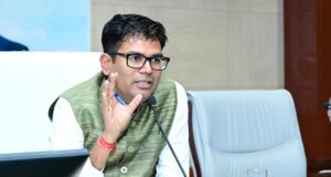 आवास एवं पर्यावरण मंत्री श्री ओपी चौधरी ने विभिन्न आवासीय कॉलोनियों के प्रतिनिधियों के साथ की बैठक