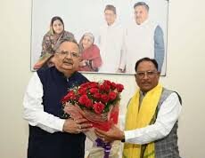 मुख्यमंत्री श्री विष्णु देव साय ने विधानसभा अध्यक्ष डॉ. रमन सिंह को वैवाहिक वर्षगांठ पर दी बधाई