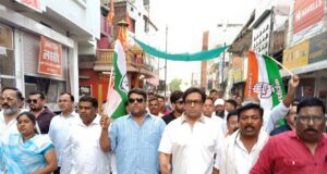 जांच एजेंसियों के दुरुपयोग के खिलाफ कांग्रेस का उग्र प्रदर्शन, पुलिस से झूमाझटकी के बीच प्रधानमंत्री व मुख्यमंत्री का पुतला दहन