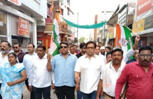 जांच एजेंसियों के दुरुपयोग के खिलाफ कांग्रेस का उग्र प्रदर्शन, पुलिस से झूमाझटकी के बीच प्रधानमंत्री व मुख्यमंत्री का पुतला दहन