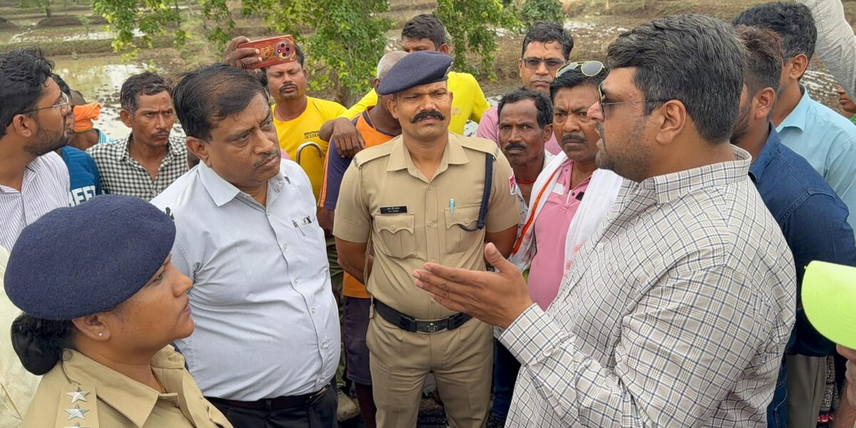 पहली बारिश में बह गया भ्रष्टाचार का पुल, दोषियों पर एफआईआर हो : जितेंद्र मुदलियार