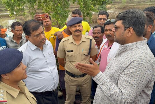 पहली बारिश में बह गया भ्रष्टाचार का पुल, दोषियों पर एफआईआर हो : जितेंद्र मुदलियार