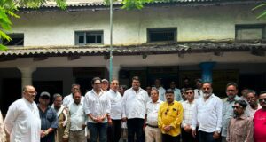 टांकापारा स्कूल में कीचड़ से गुजरने की मजबूरी, जर्जर भवन की छत से टपक रहा पानी : जितेन्द्र मुदलियार