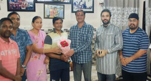 कॉमनवेल्थ रजत पदक विजेता ज्ञानेश्वरी यादव के घर पहुंचे महापौर, परिवार को दी बधाई
