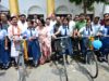 केंद्रीय राज्य मंत्री श्री तोखन साहू और उप मुख्यमंत्री श्री अरुण साव ने नवप्रवेशी बच्चों का तिलक लगाकर किया आत्मीय स्वागत, न्योता भोज में साथ में किया भोजन