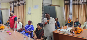 नगर निगम रायपुर के जोन 1 कार्यालय में सेवानिवृत्त कर्मचारियों को भावभीनी विदाई