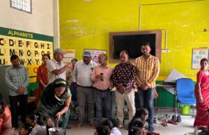 दुर्ग शहर में स्कूली बच्चों के लिए जिले में पहला न्योता भोजन जन समर्पण सेवा सँस्था ने कराया