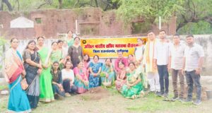हरियाली का संकल्प : वीरांगना संगठन ने लगाए छायादार और फलदार पौधे