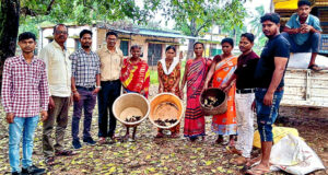 सुकमा की ग्रामीण महिलाओं को मिला स्वरोजगार का सहारा निःशुल्क चूजा वितरण से