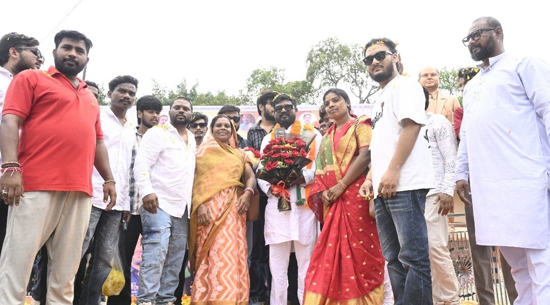 उमेश रगड़े के राष्ट्रीय संयोजक बनने पर रायपुर एयरपोर्ट में जोरदार स्वागत