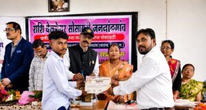 राशि वेलफेयर सोसायटी ने किया पूर्व सैनिकों का सम्मान, क्विज़ प्रतियोगिता में चमके विद्यार्थी