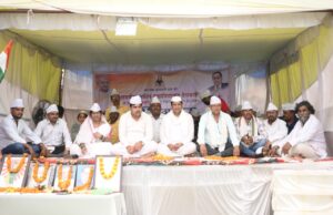 महाविद्यालय भवन निर्माण की मांग : पूर्व विधायक भुनेश्वर बघेल का दो दिवसीय उपवास समाप्त, 1100 समर्थन पत्र सौंप सौंपा ज्ञापन