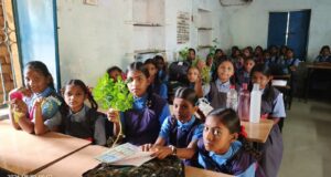 बैगलेस डे पर विद्यार्थियों ने किया पौधरोपण, पर्यावरण संरक्षण का लिया संकल्प