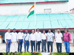 मसीह समाज ने फहराया तिरंगा, पर्यावरण संरक्षण के लिए कब्रिस्तान परिसर में किया पौधरोपण