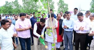 ‘एक पेड़ मां के नाम’ अभियान के तहत मंत्री श्री चौधरी ने लगाया पीपल का पौधा