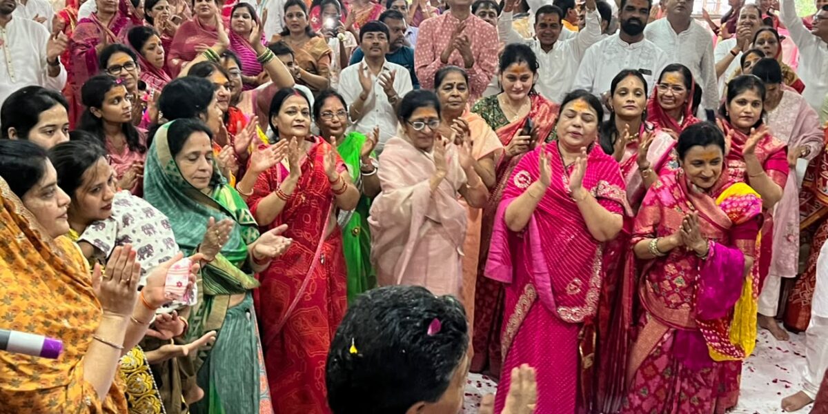 दुर्ग शहर में आकृषित पार्थिव शिवलिंग का मधुर गीतों एवं मंत्रोच्चारण के साथ रुद्राभिषेक हुआ