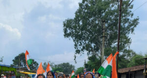 हर घर तिरंगा अभियान की धूम, बिहान समूह की महिलाओं ने फहराया तिरंगा