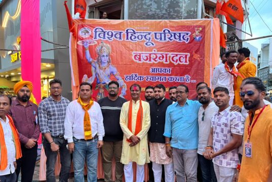 यादव समाज की भव्य शोभायात्रा का मानव मंदिर चौक पर विहिप-बजरंग दल ने किया पुष्पवर्षा से स्वागत
