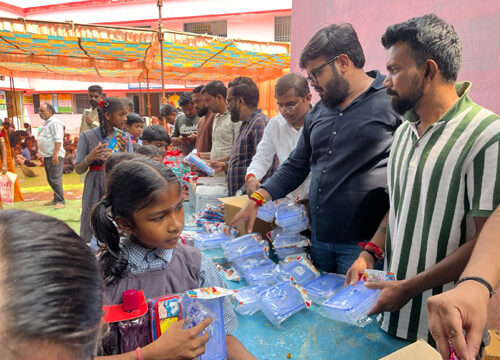 जन समर्पण सेवा संस्था ने राधा अष्टमी पर बच्चों को भोजन एवं जरूरत की सामग्री का वितरण