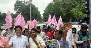नवीन और शमशुल के नेतृत्व में रायपुर में गूंजा स्वच्छता का मुद्दा, झाड़ू थामकर नगर निगम पर बोला धावा